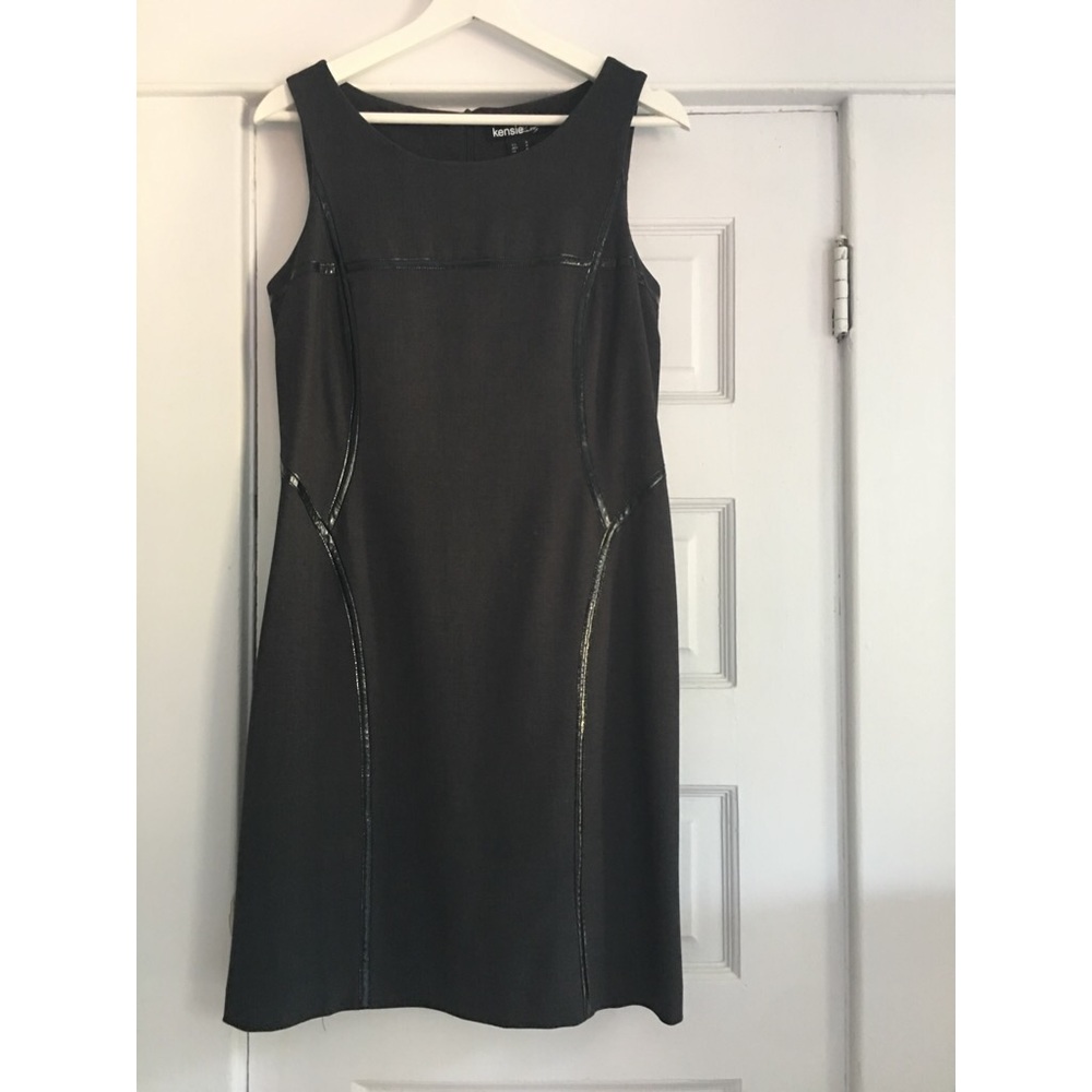𝐊𝐞𝐧𝐬𝐢𝐞 Piped Sheath Dress